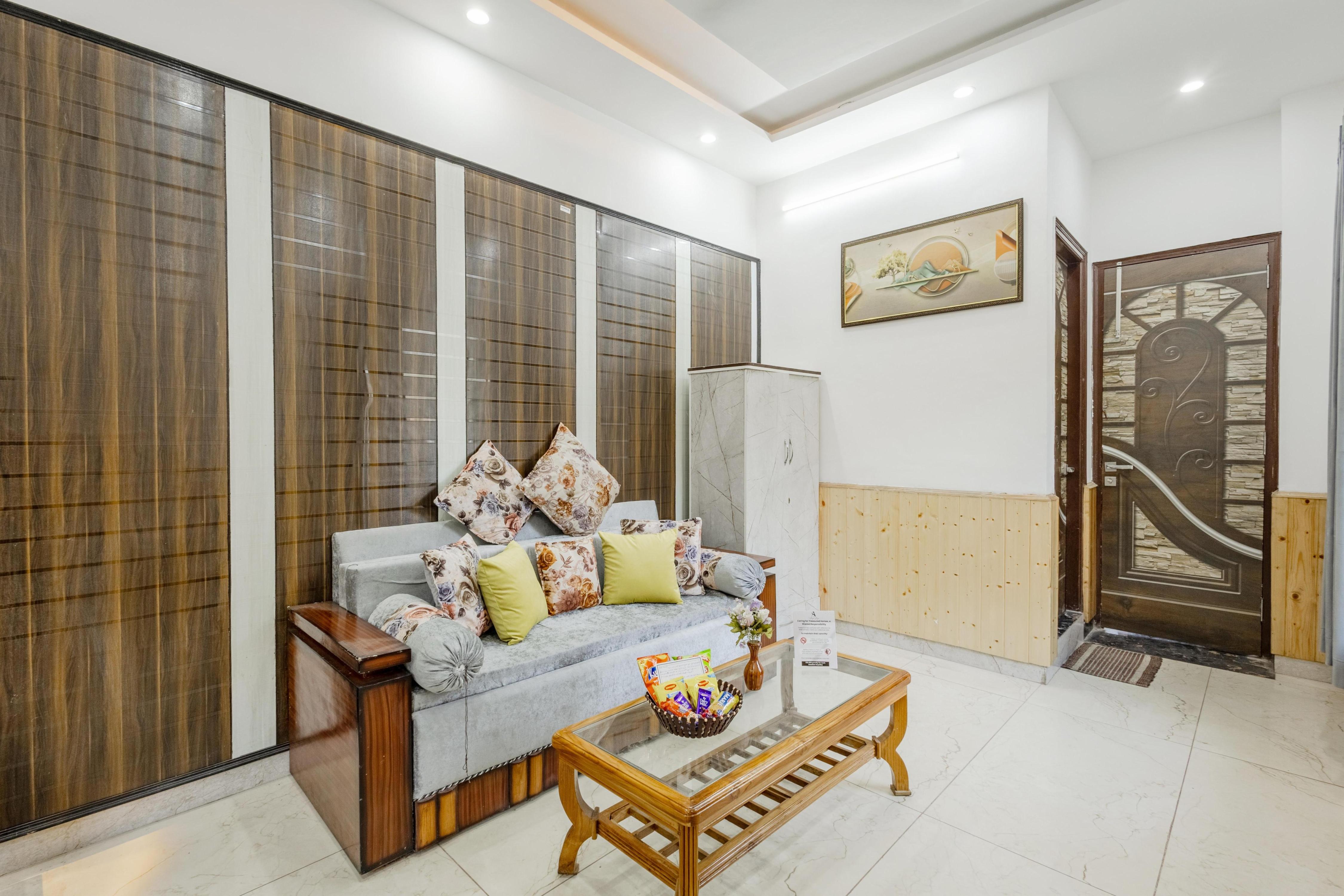 1BHK Amidst Pine Forest viewing the Mountains - Tap to explore photos