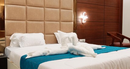 The Crown Leela Room Type - DELUXE