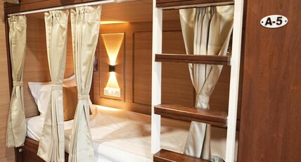 Dolphin Dormitory Hotel Room Type - Bunk Bed in 8 Bed Room