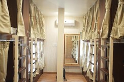 Dolphin Dormitory Hotel