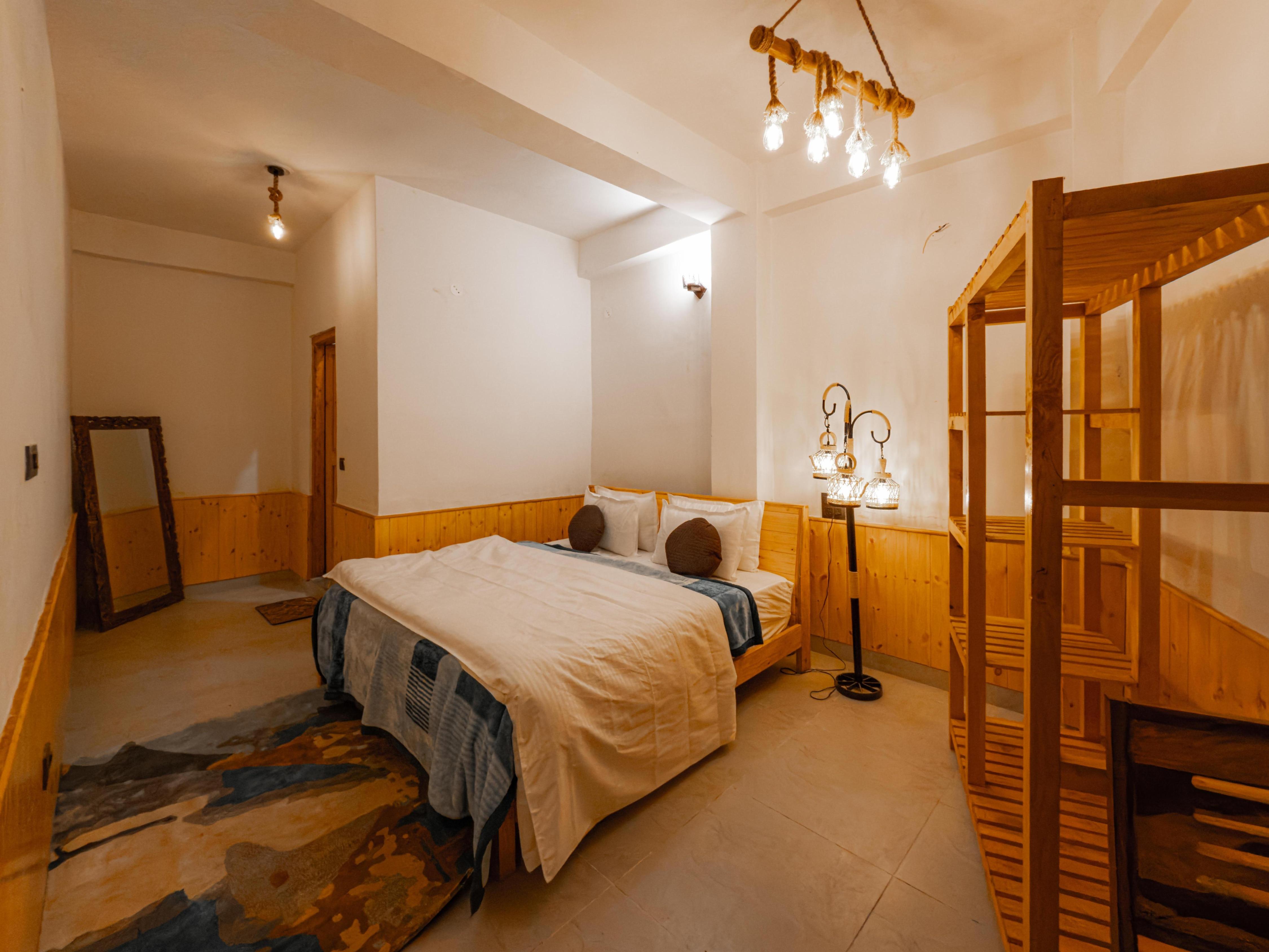 The Rustic Jibhi - Backpackers Hostel Room Type - Deluxe Private Room without balcony