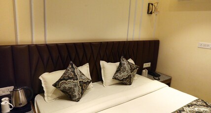 Hotel GC Grand Inn | 200 m from Golden Temple Room Type - deluxe room Hotel GC Grand Inn | 200 m from Golden Temple Room Type - deluxe room