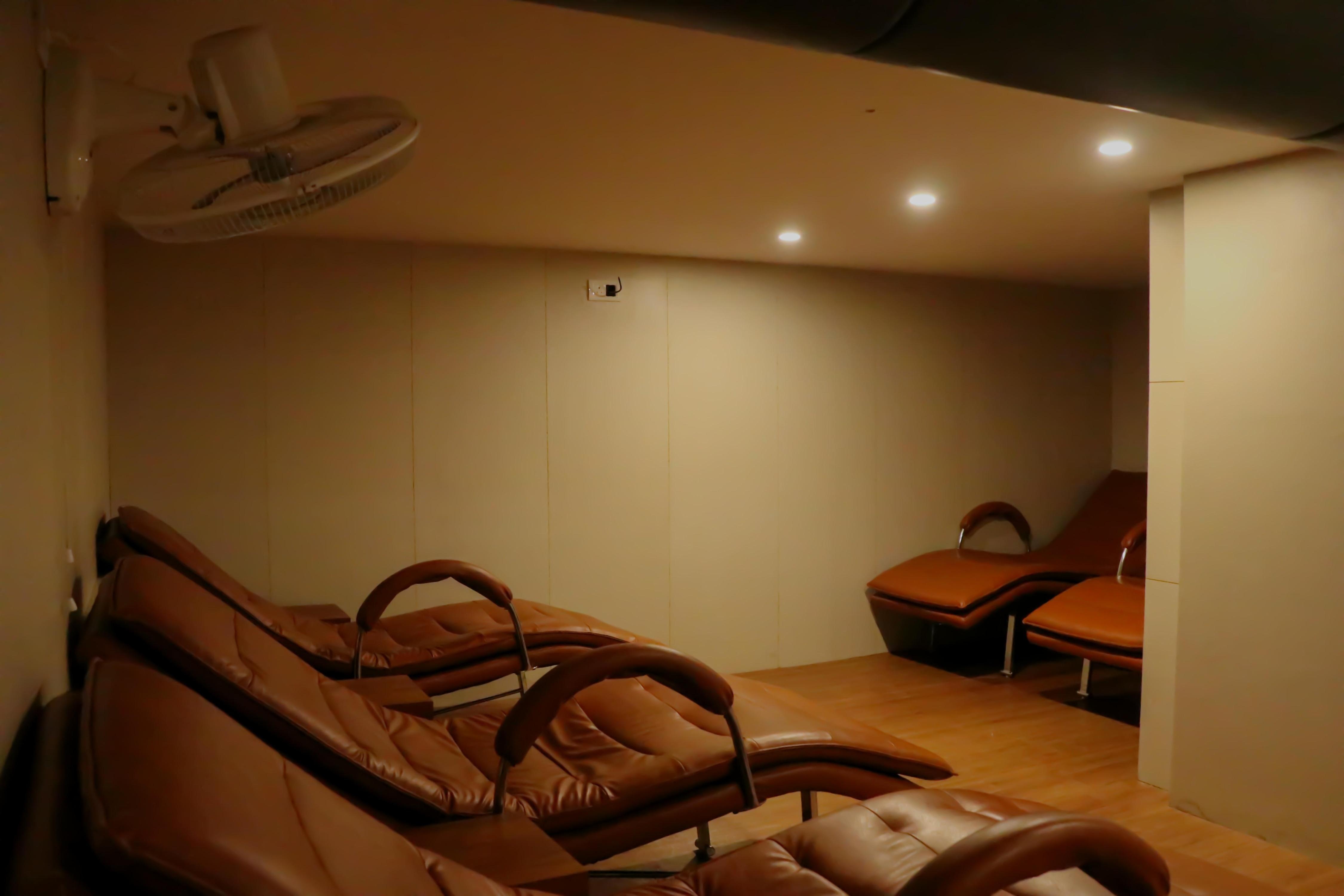 INEJ Executive Lounge - Tap to explore photos