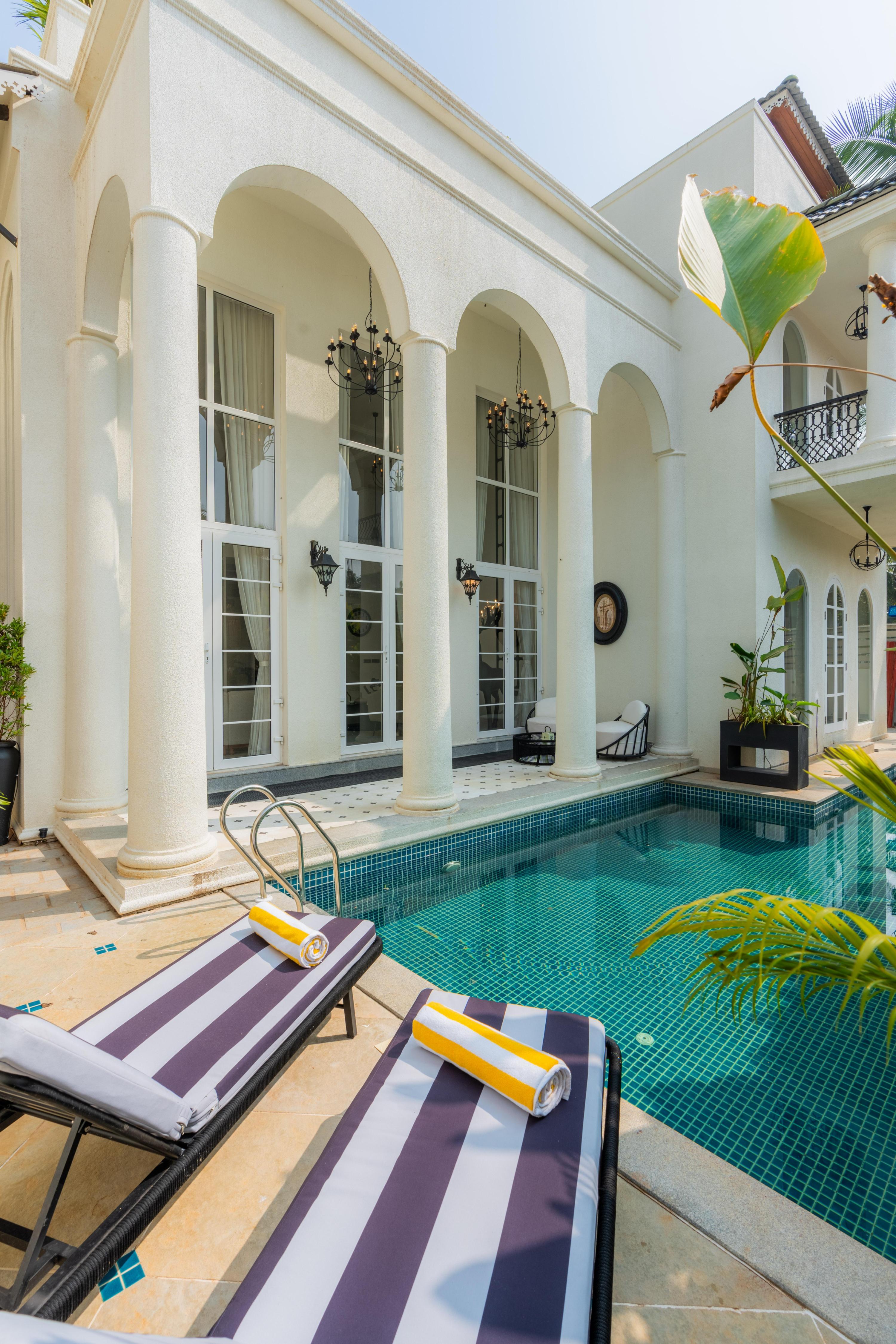 Lavish 4 BHK Villa with Private Pool & Palatial Interiors - Tap to explore photos
