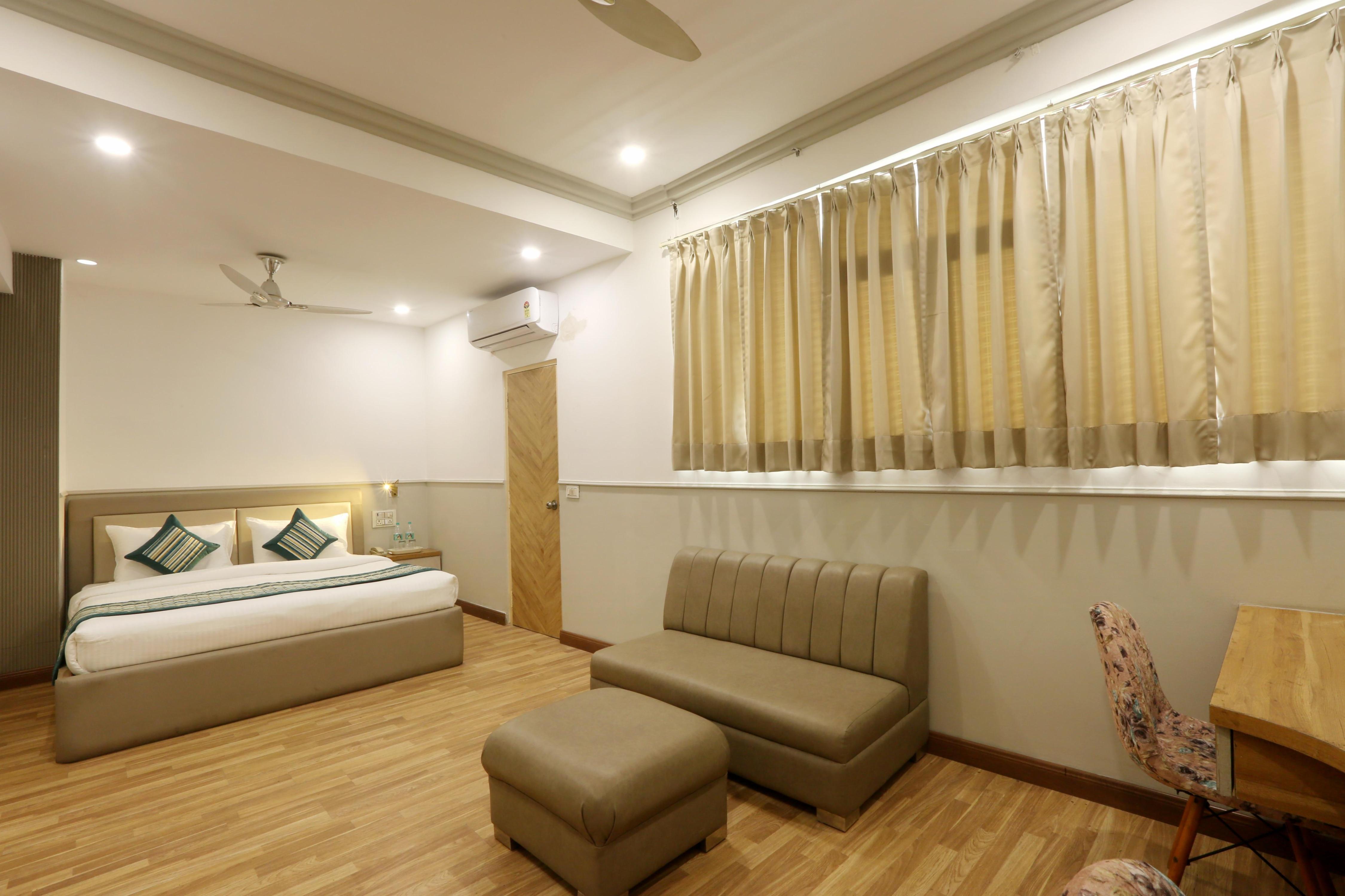 Hotel Emerald Suites & Banquet Room Type - Deluxe Room