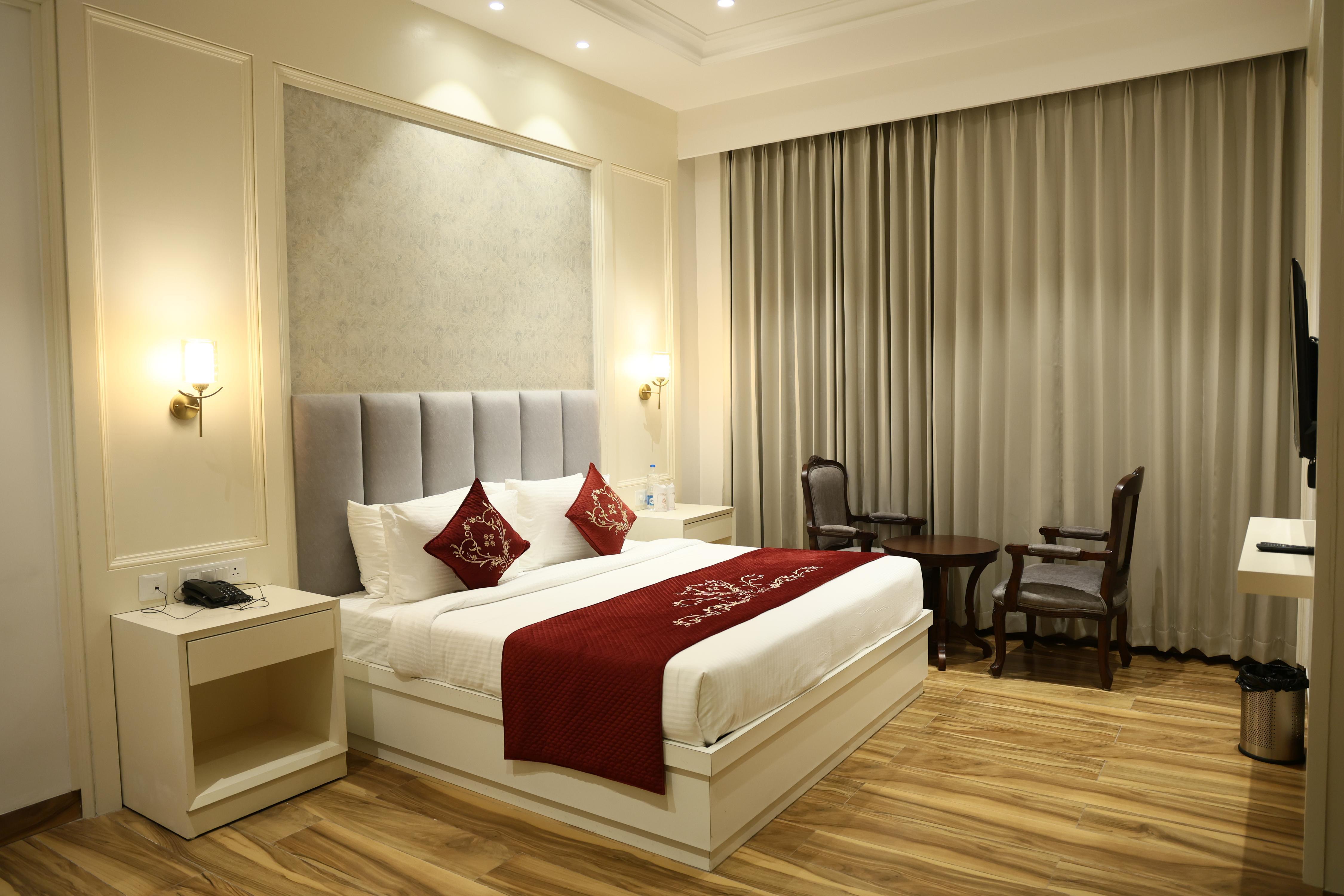 Hotel Sukh Farm 5-minute drive to Banasar Bagh - Tap to explore photos