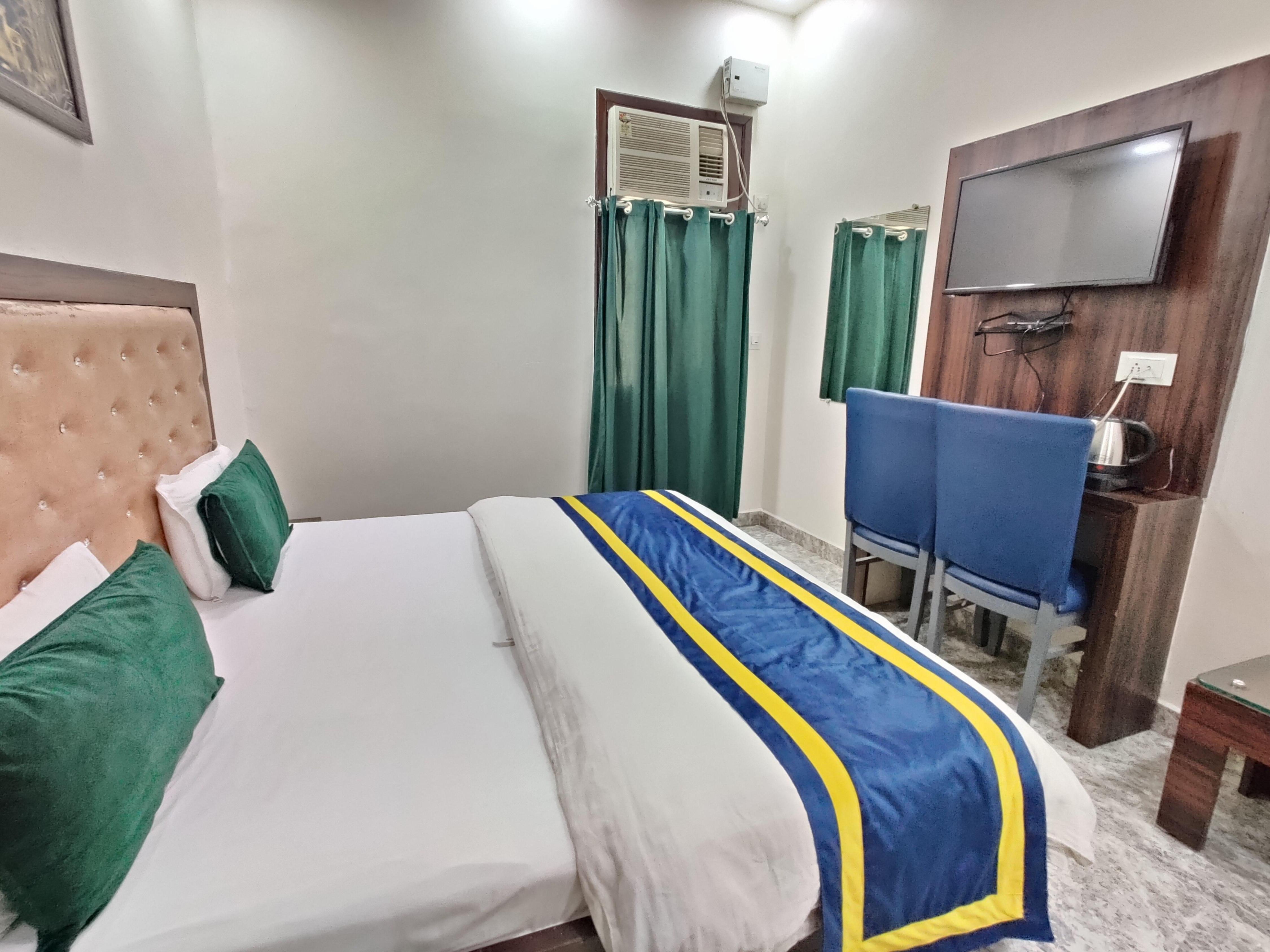 Golden GSC Hotel (10 min to Golden Temple) - Tap to explore photos