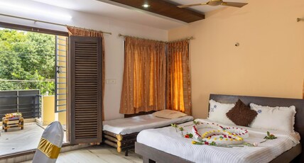 HOTEL COZY CORNER - Opp JNTU Kakinada Room Type - Premier Room with 1 Triple Bed with Bath Tub HOTEL COZY CORNER - Opp JNTU Kakinada Room Type - Premier Room with 1 Triple Bed with Bath Tub