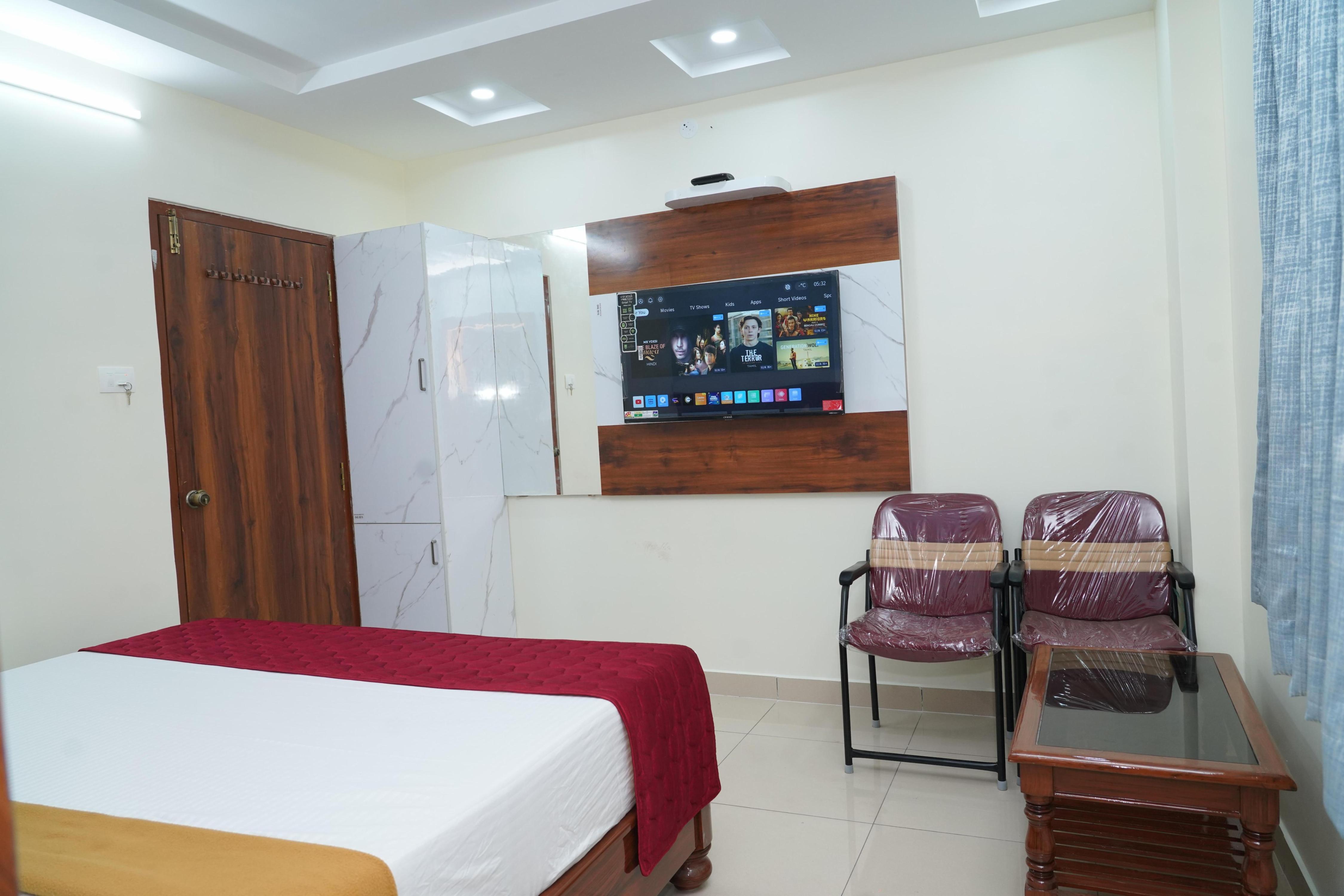 Hotel Thanvi Inn Room Type - Deluxe double  ROOM