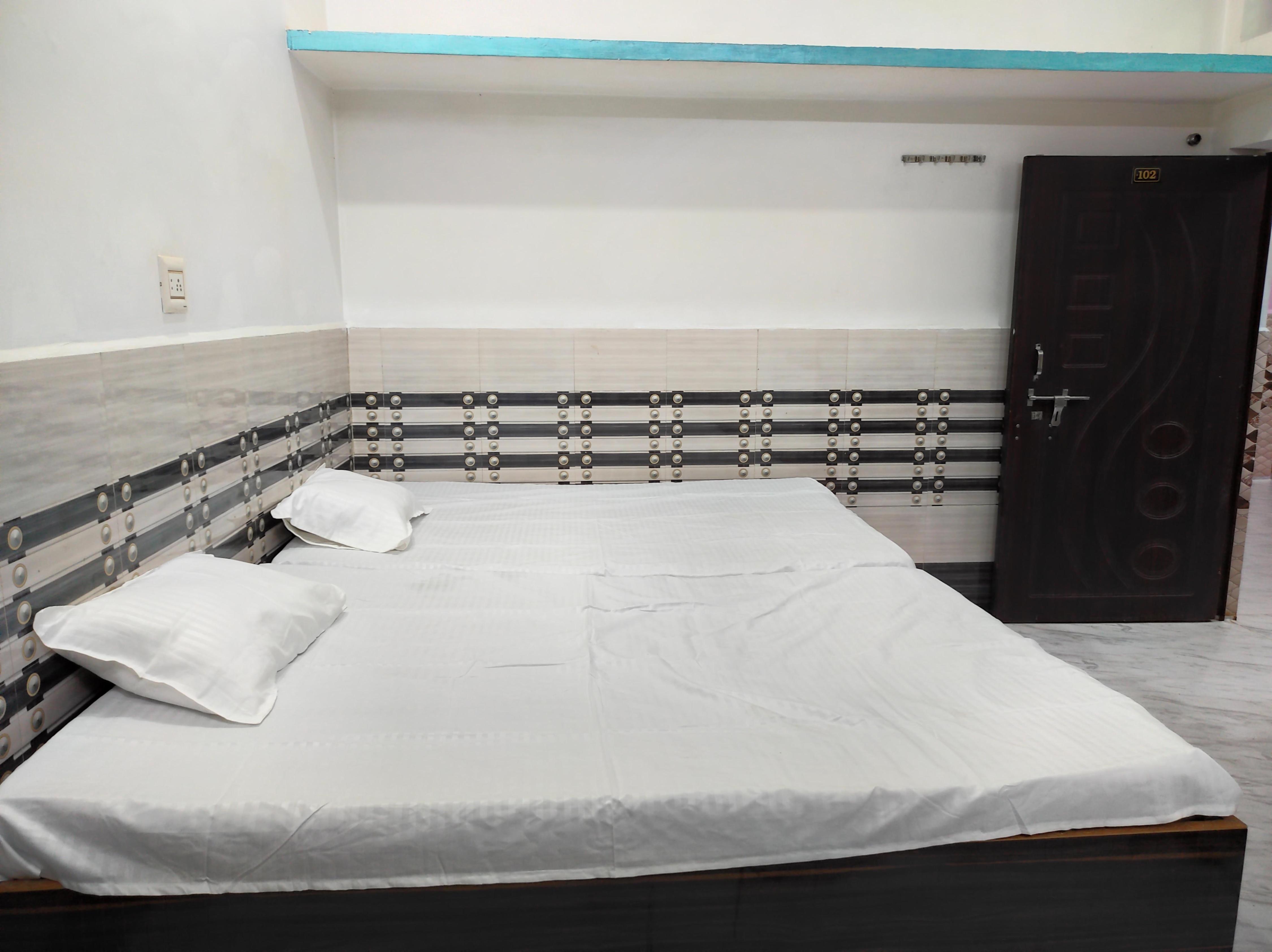Royal Guest House | Ayodhya Room Type - 102