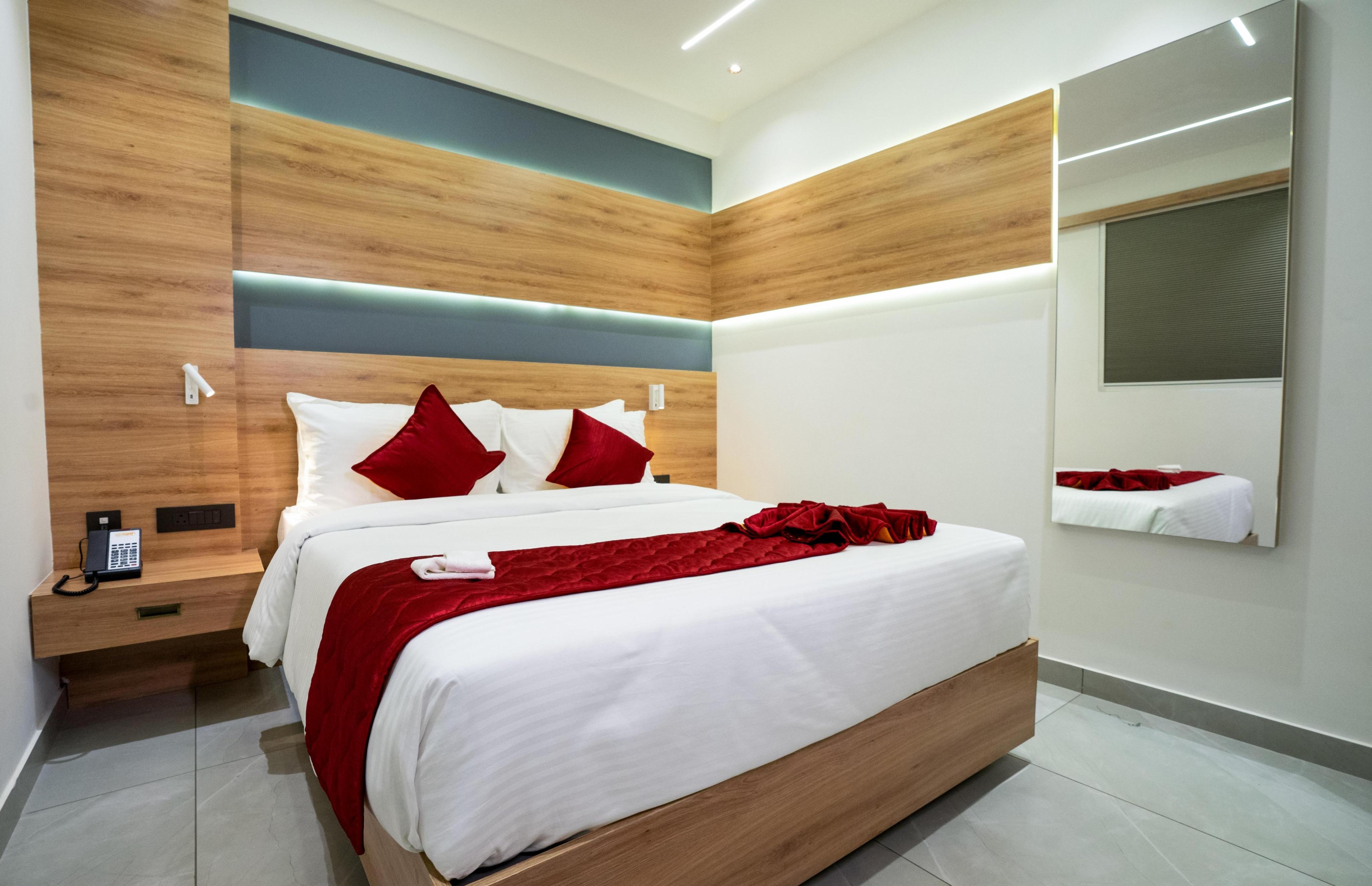 AJ Palace Alleppey Room Type - Deluxe Room