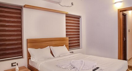 JOHN'S CASTLE Room Type - DELUXE DOUBLE ROOM WITH A/C UP STAIR