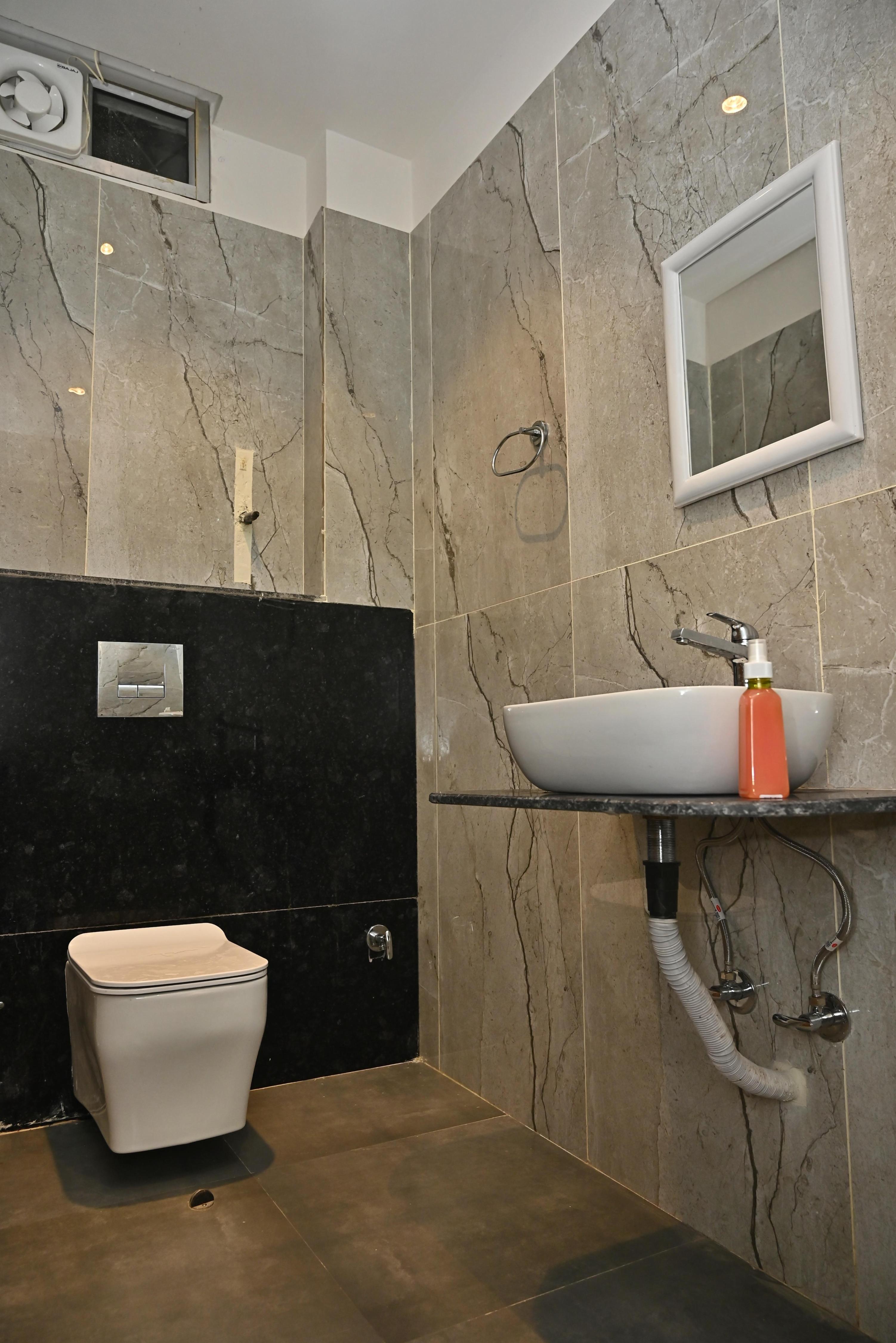 Happy Villa Regency Room Type - BUSINESS KING DELUXE AC