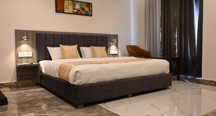 Tarang Stay .Inn Room Type - Deluxe room