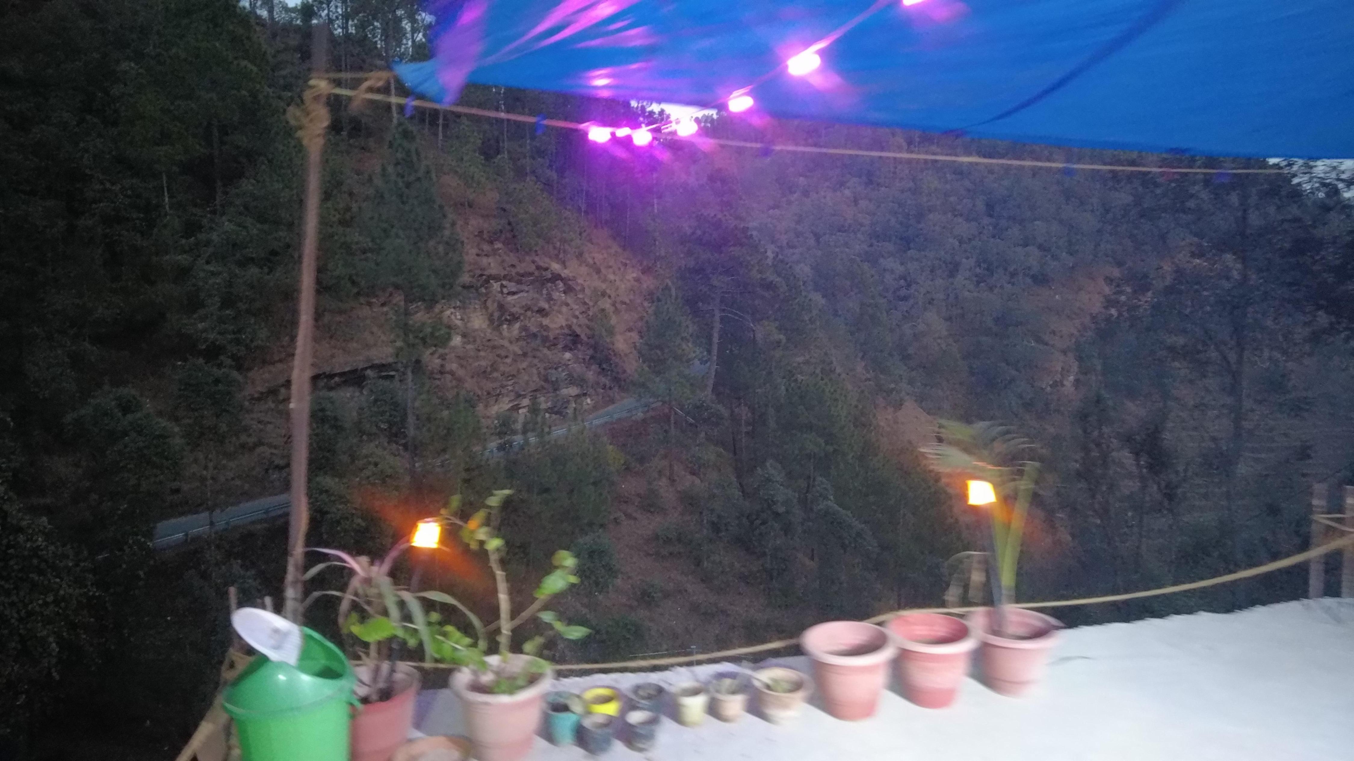 En Route Hostel Mukteshwar - Tap to explore photos