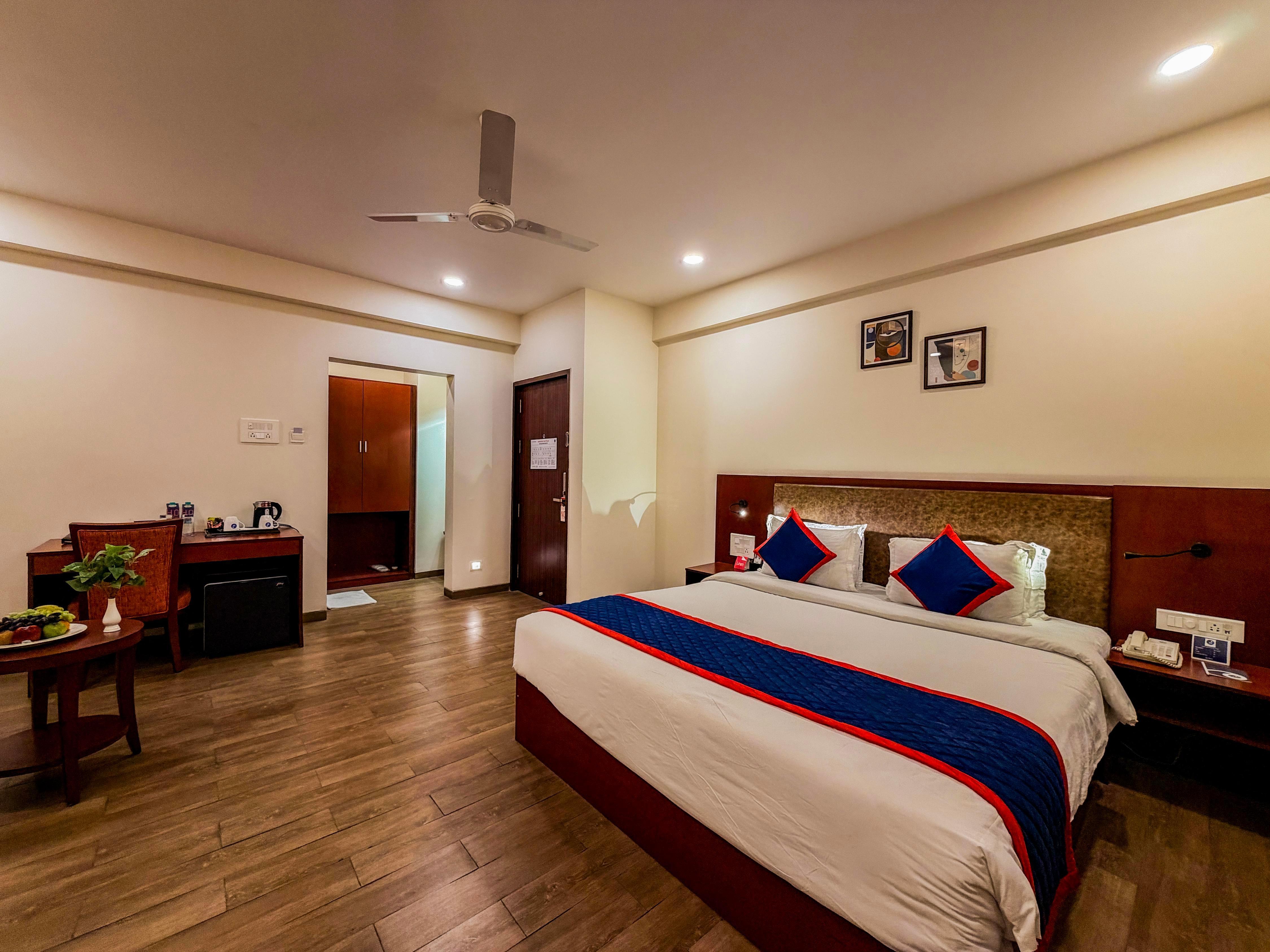 Zip By Spree Hotels Kolhapur Room Type - Suite With Balcony of City View