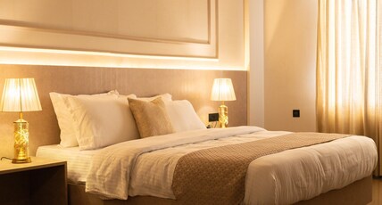 The Layover Hotel - 2 Minutes from the Airport Room Type - Deluxe Room King Bed The Layover Hotel - 2 Minutes from the Airport Room Type - Deluxe Room King Bed