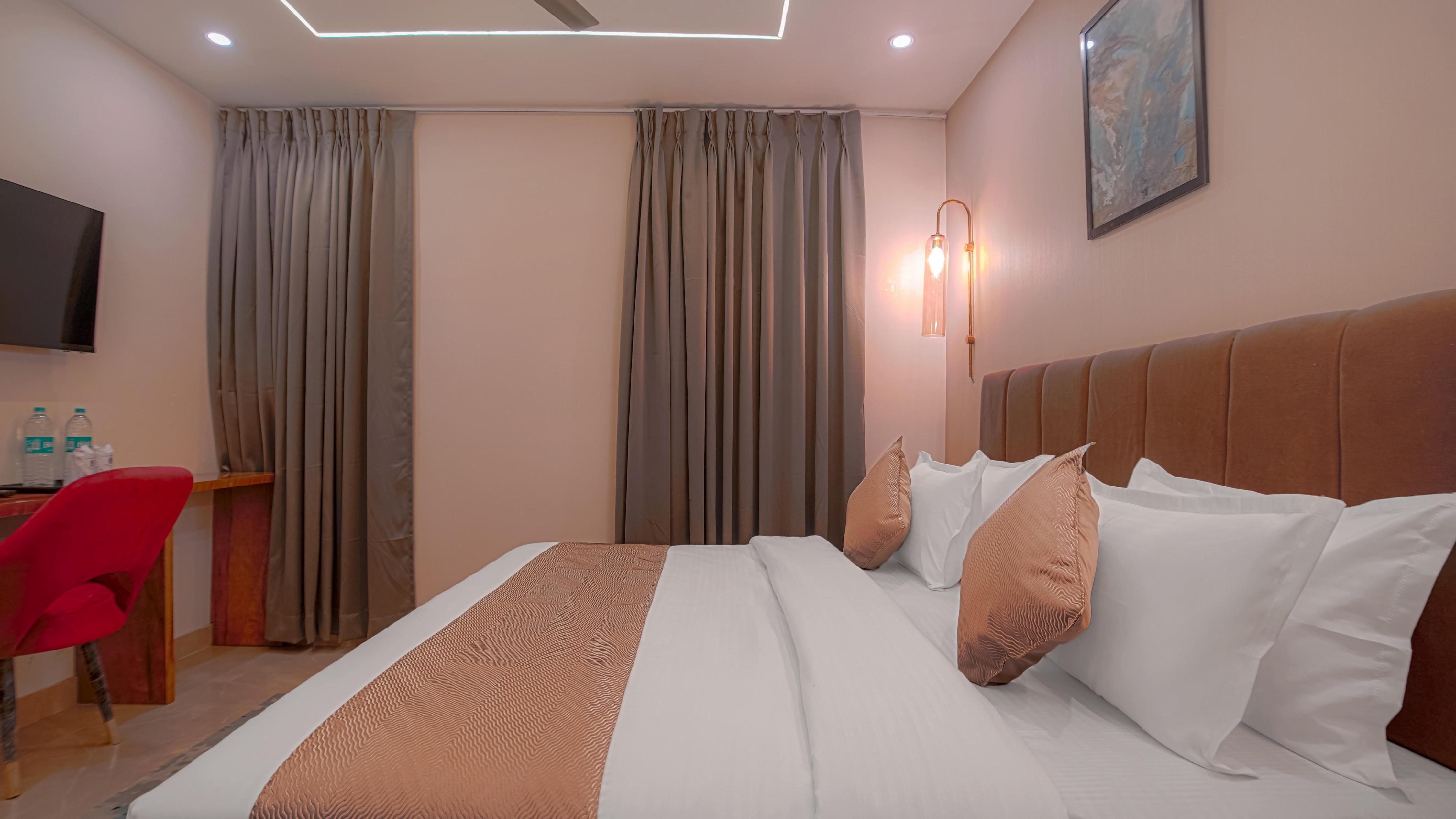 PerfectStayz Premium Varanasi - Tap to explore photos