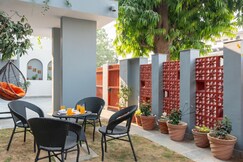 Jaipur Palace Room with Antique Decor