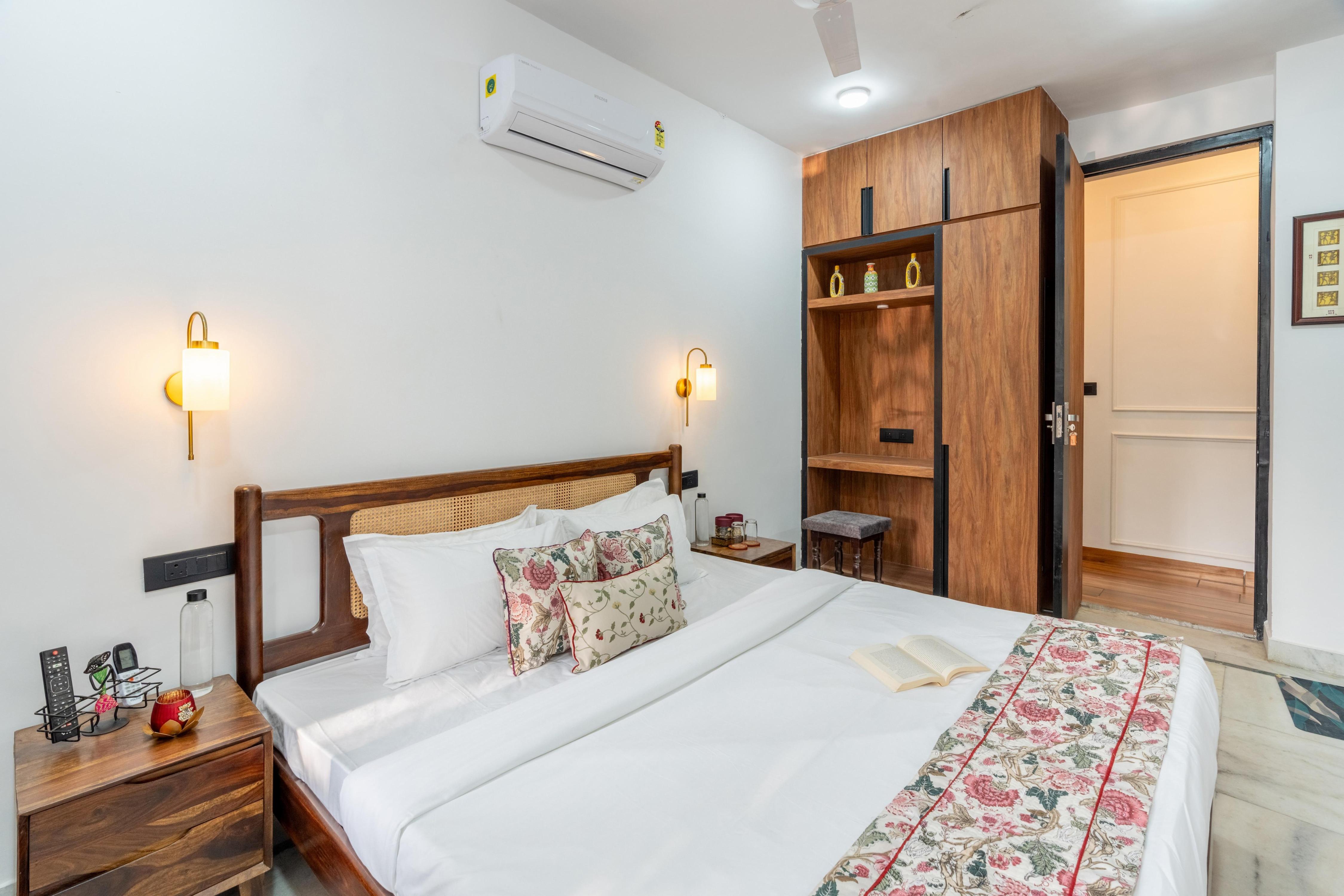 Jaipur Manor Spacious 4 BHK with Private Kitchen - Tap to explore photos