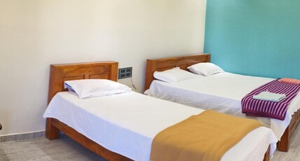 Suresh Guest House Room Type - Deluxe King Room