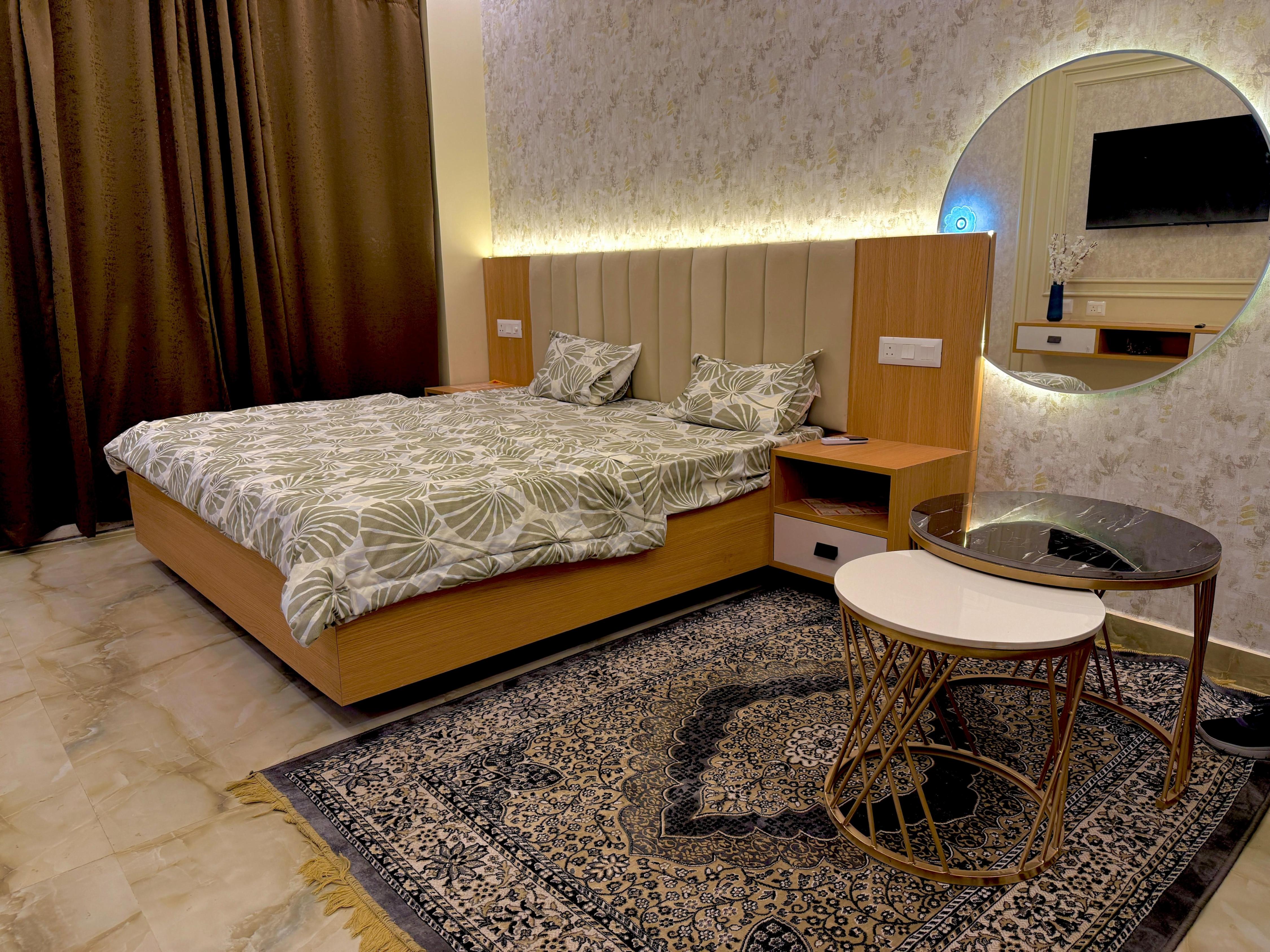 Gaur City Studio Rooms at 17th Floor by Sky Studios - Tap to explore photos