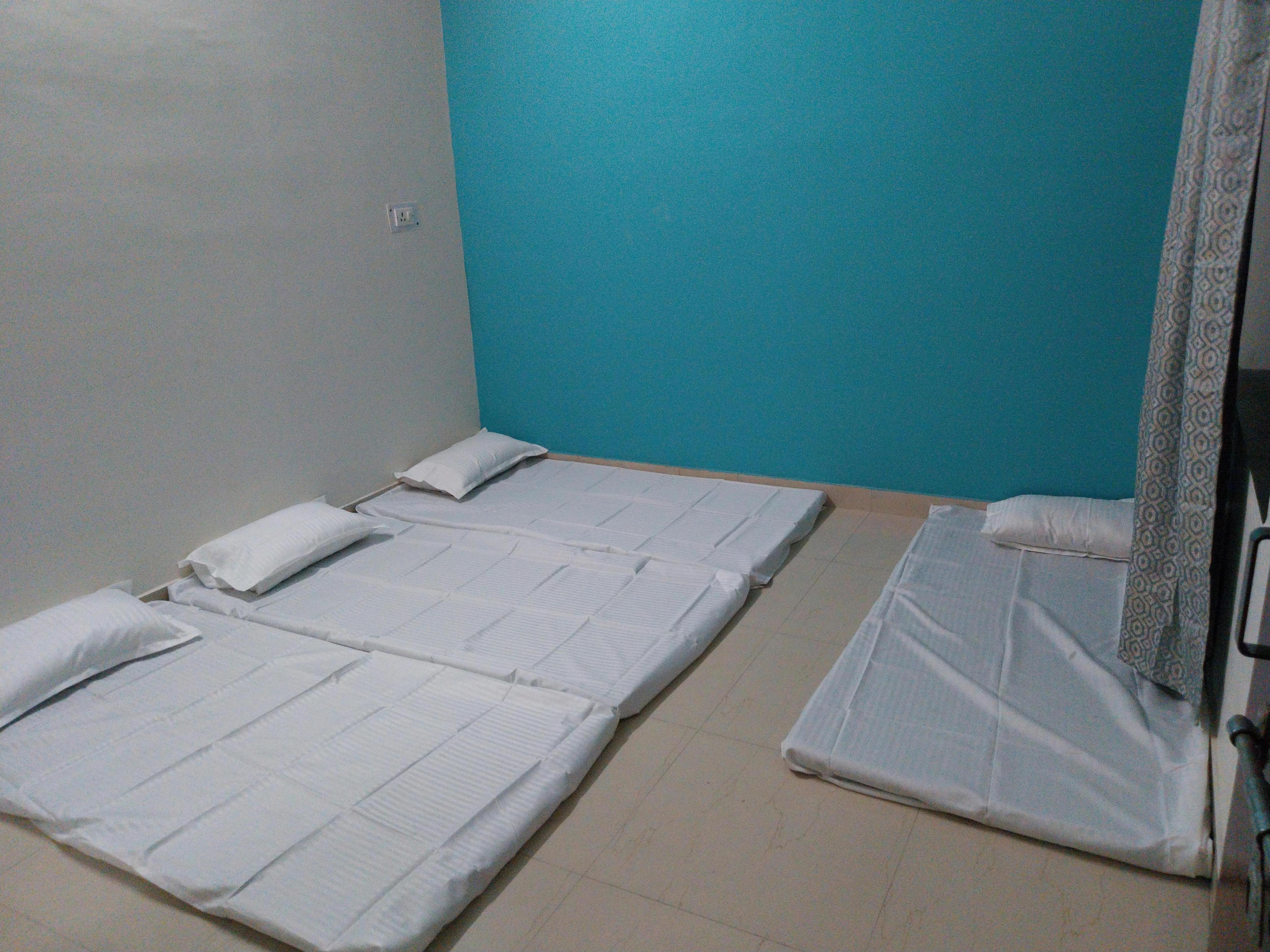 Renthouse - Tap to explore photos