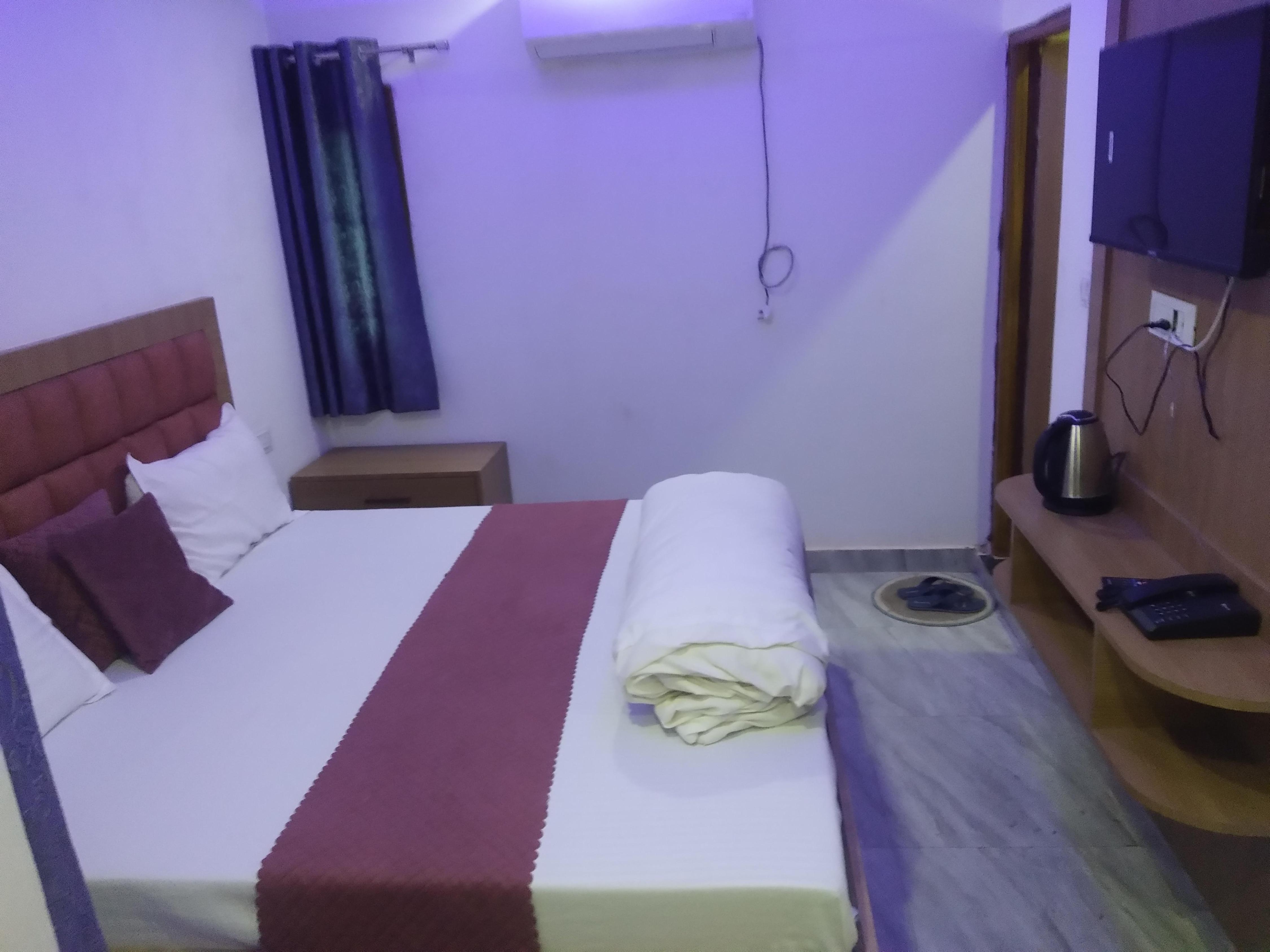 Aashray Home Stay and Guest House - Tap to explore photos