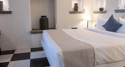 Madri Retreat - Heritage Boutique Hotel with Pool Room Type - Executive Suite: Complimentary pick-up from Chandpole Parking,prior intimation required. Madri Retreat - Heritage Boutique Hotel with Pool Room Type - Executive Suite: Complimentary pick-up from Chandpole Parking,prior intimation required.
