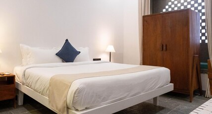 Madri Retreat - Heritage Boutique Hotel with Pool Room Type - Deluxe Double Room:Complimentary pick-up from Chandpole Parking,prior intimation required. Madri Retreat - Heritage Boutique Hotel with Pool Room Type - Deluxe Double Room:Complimentary pick-up from Chandpole Parking,prior intimation required.