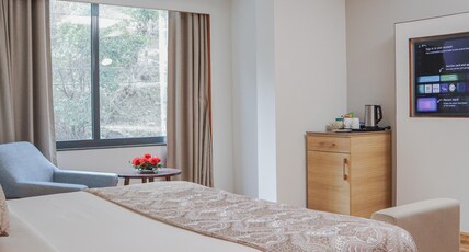 Best Western Matra Kasauli Room Type - King Bed Non Smoking Superior Room