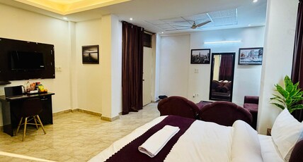 Hotel Oxygen Prime-Near Noida City Center Metro Room Type - Deluxe Double Room With City View