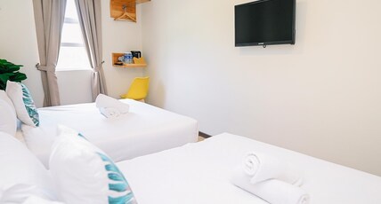 Swing & Pillows - Apple Hotel Shah Alam Room Type - Deluxe Family Room