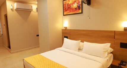 SREE KARTHIKEYA INN Room Type - Premium Room