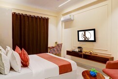 Limewood Stay Service Apartment Near Artemis Hospital