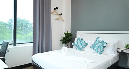 Swing & Pillows - Kota Kemuning Selangor Room Type - Deluxe Queen Room