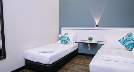 Swing & Pillows - Kota Kemuning Selangor Room Type - Deluxe Triple Room Swing & Pillows - Kota Kemuning Selangor Room Type - Deluxe Triple Room
