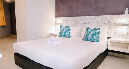 Swing & Pillows - PJ SS2 Room Type - Deluxe Queen Room