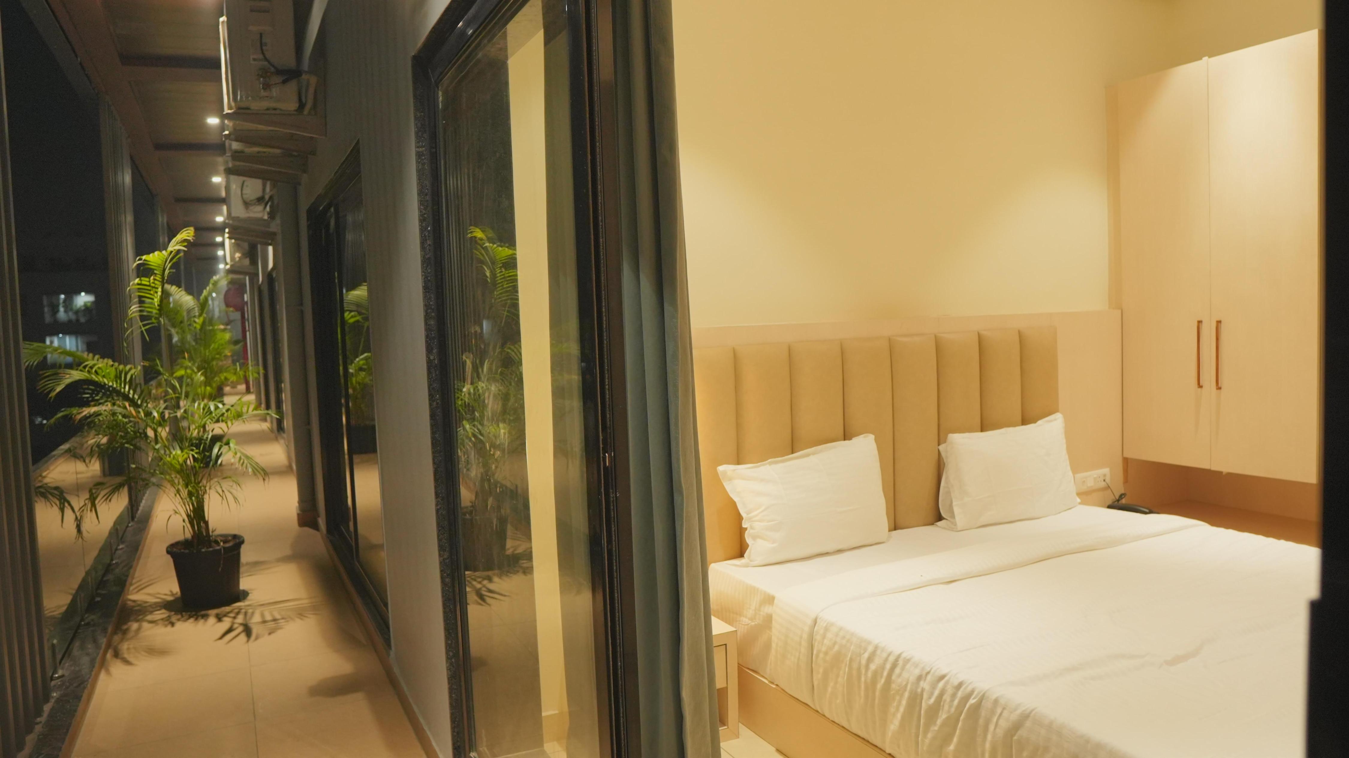 Hotel Shree Ji Inn - Tap to explore photos