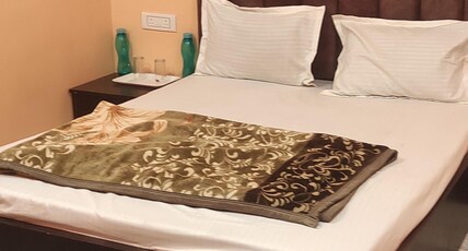 Hotel Royal Inn Room Type - Deluxe Room Hotel Royal Inn Room Type - Deluxe Room