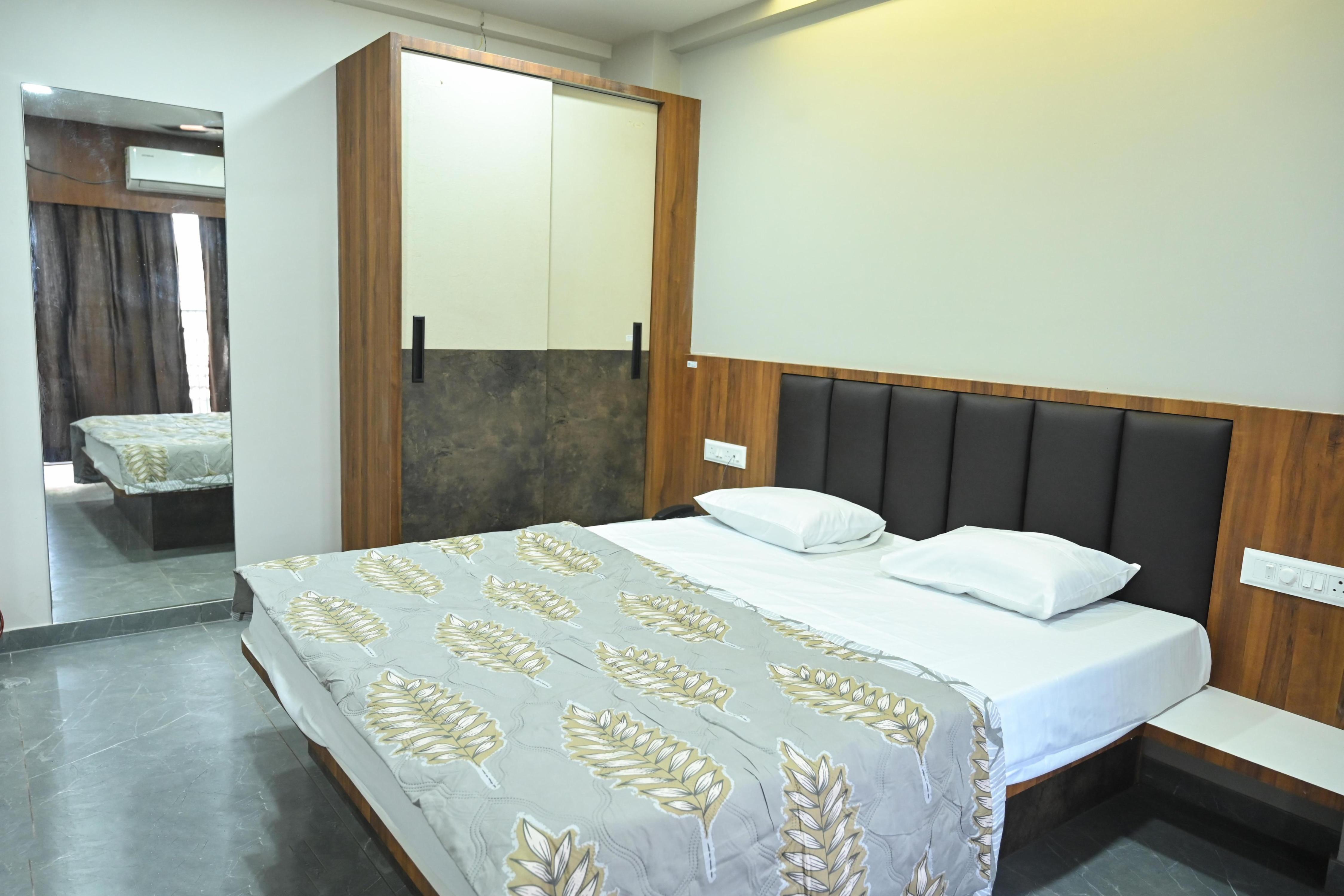 THE PARIVAR STAY Room Type - Deluxe Room Non AC