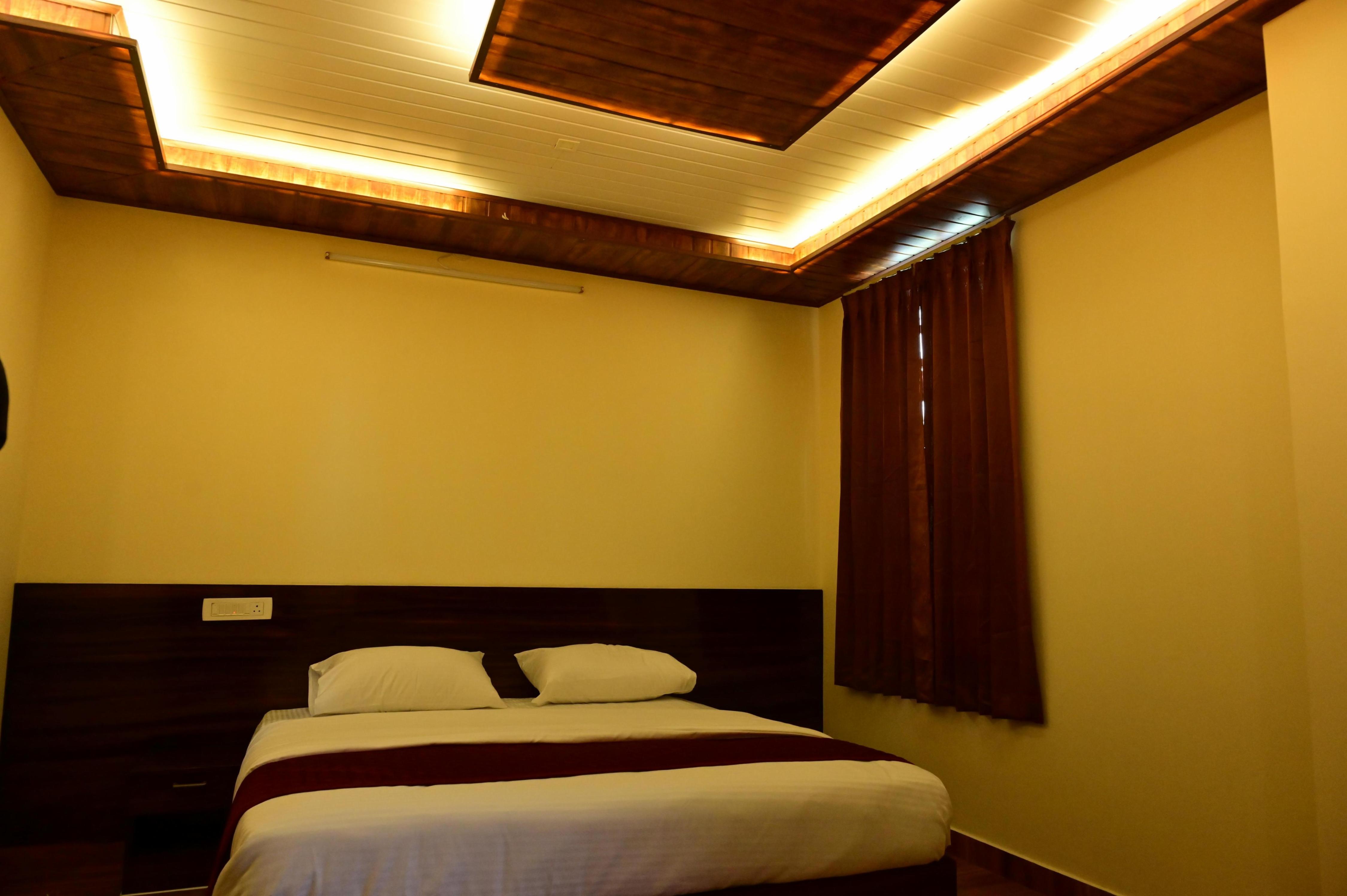 Ridhis Inn - Tap to explore photos