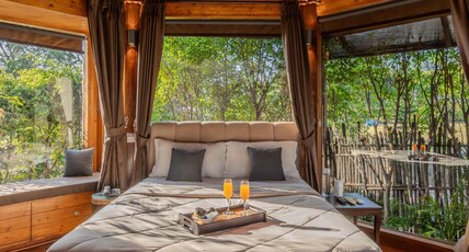 SaffronStays Timber Quest Room Type - Bedroom 1