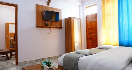 Kavin Sparrow Room Type - Deluxe Room with Private Balcony & Mountain View Kavin Sparrow Room Type - Deluxe Room with Private Balcony & Mountain View