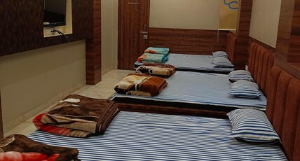 Shree Sai Shraddha Guest House Room Type - Family Big Room
