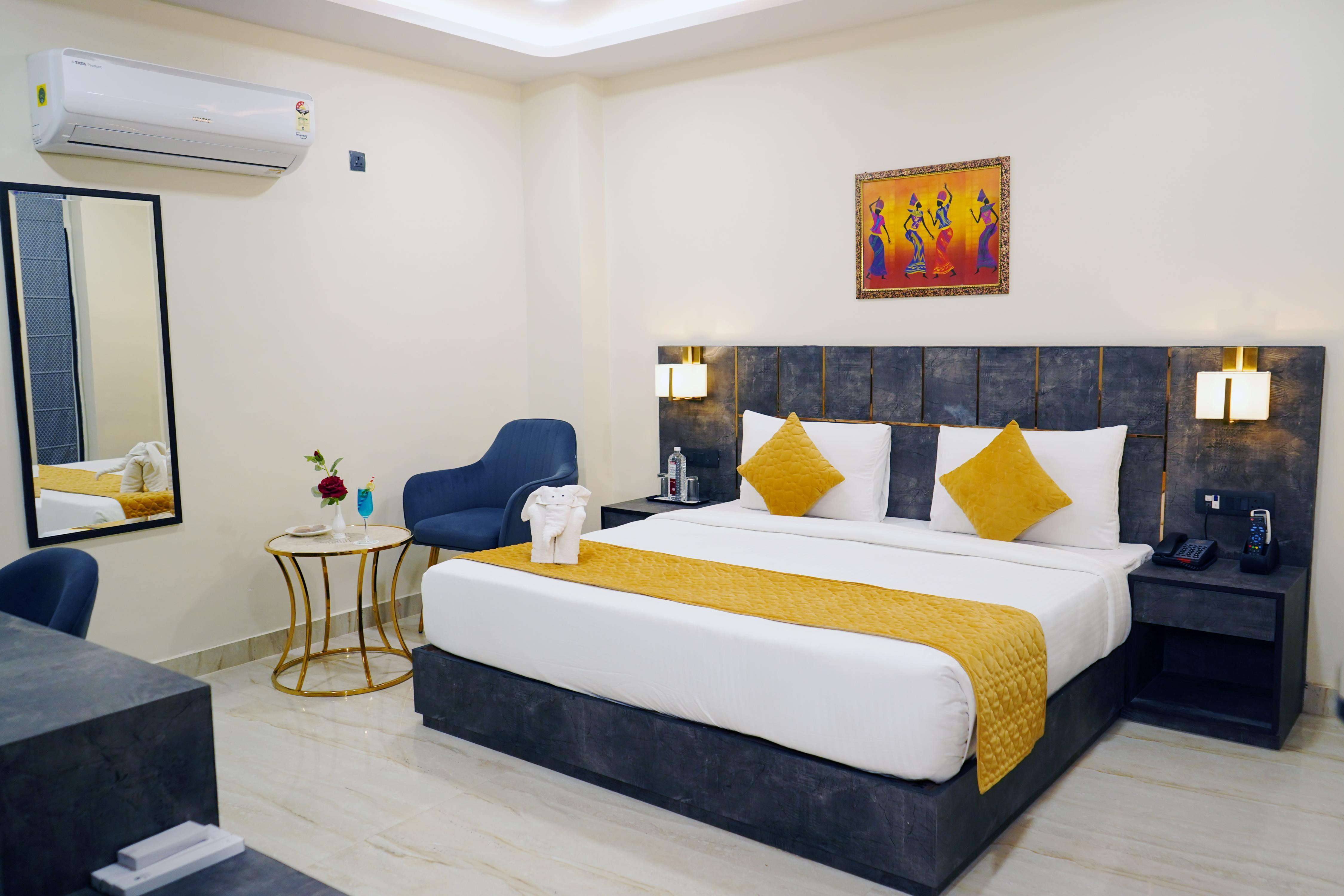 ShriGo Hotel Banaras Room Type - Premium Room