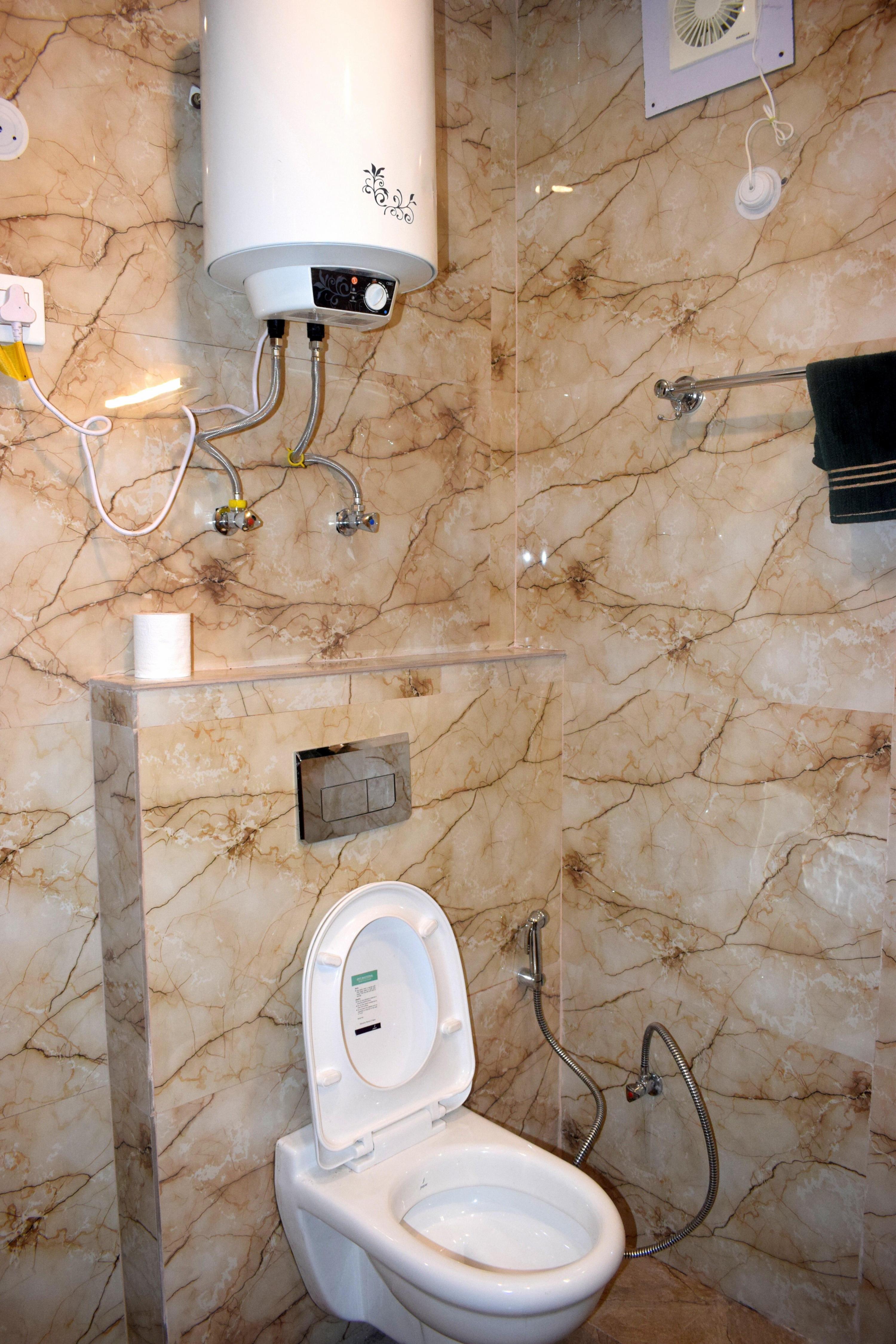 Sarin's State Side 'Mistvillle'- 800Mtrs from Mall Road - Tap to explore photos