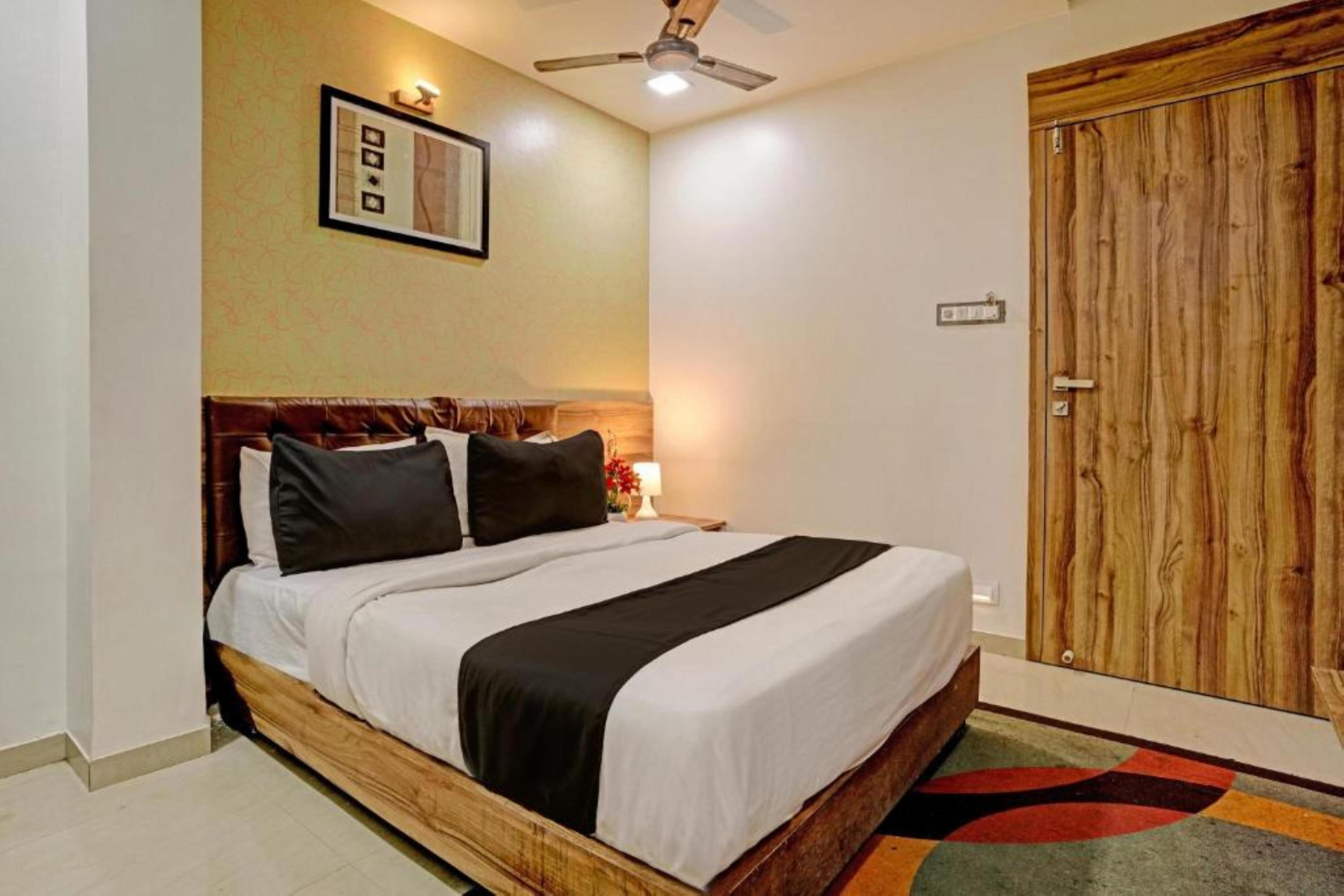 Hotel Blue Inn Residency Room Type - Deluxe Room