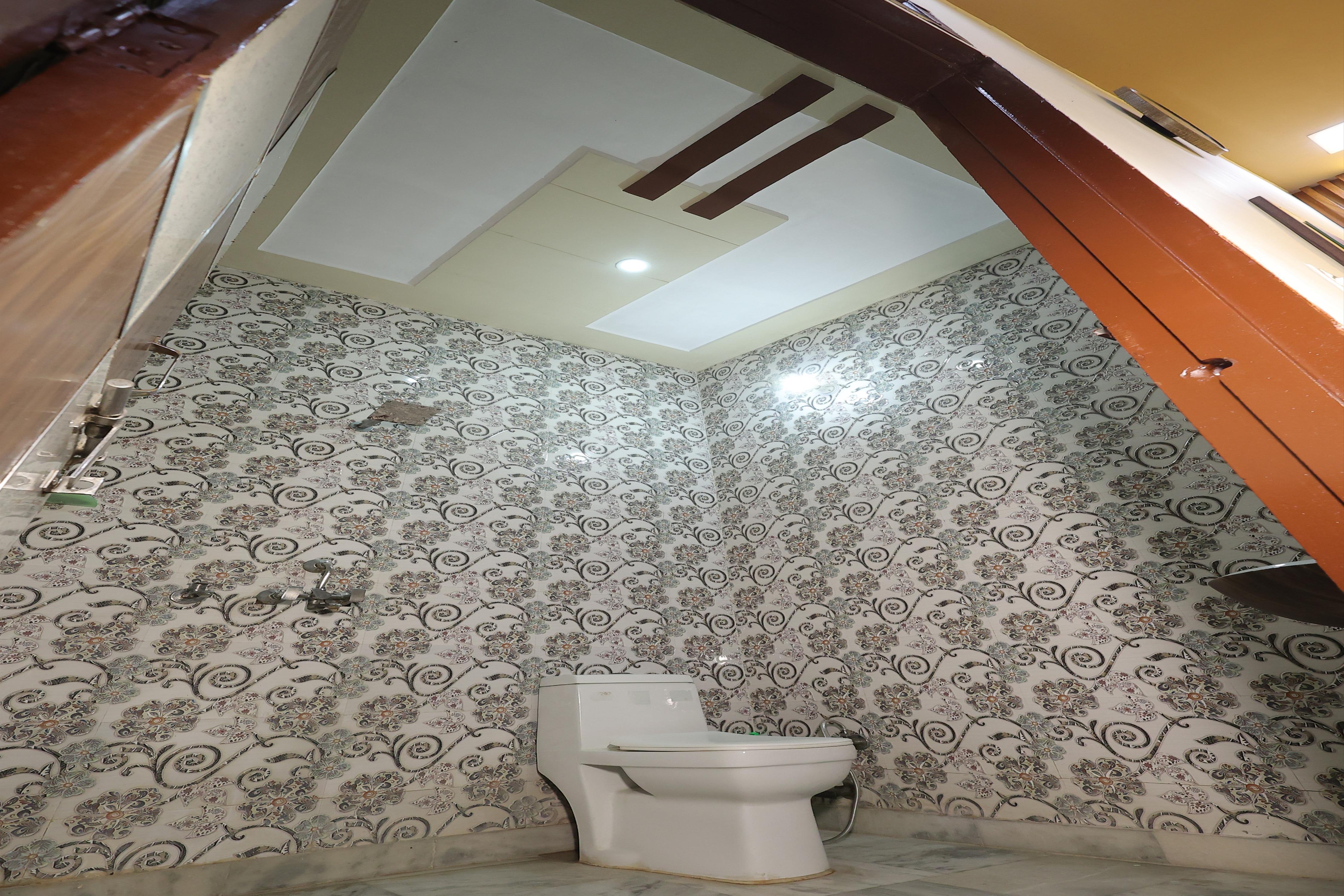 PREM AASHIYANA HOME STAY - Tap to explore photos