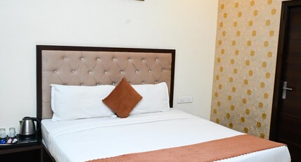 HOTEL INFRA VIEW Room Type - Luxury Room with Air Conditioning